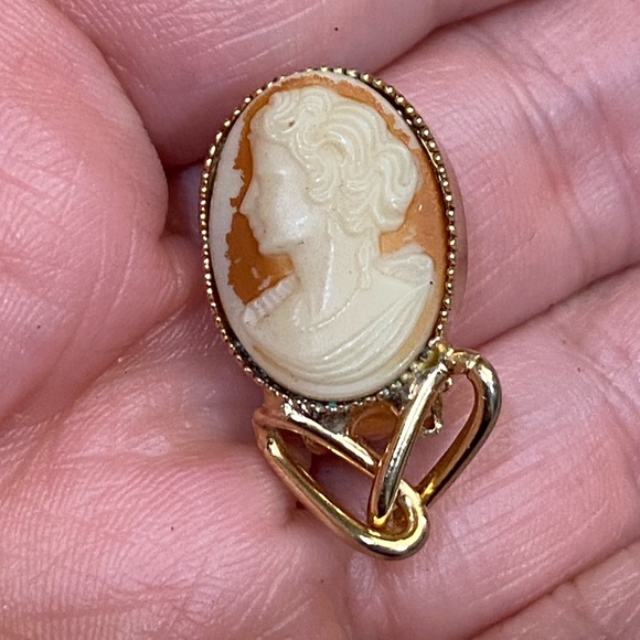 Vintage Baroque cameo Victorian Style Gold Tone Earrings - Picture 6 of 14